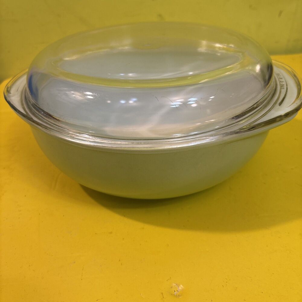 PYREX Lime Green 2 qt Casserole Dish #024 W/ Lid Vintage Discontinued